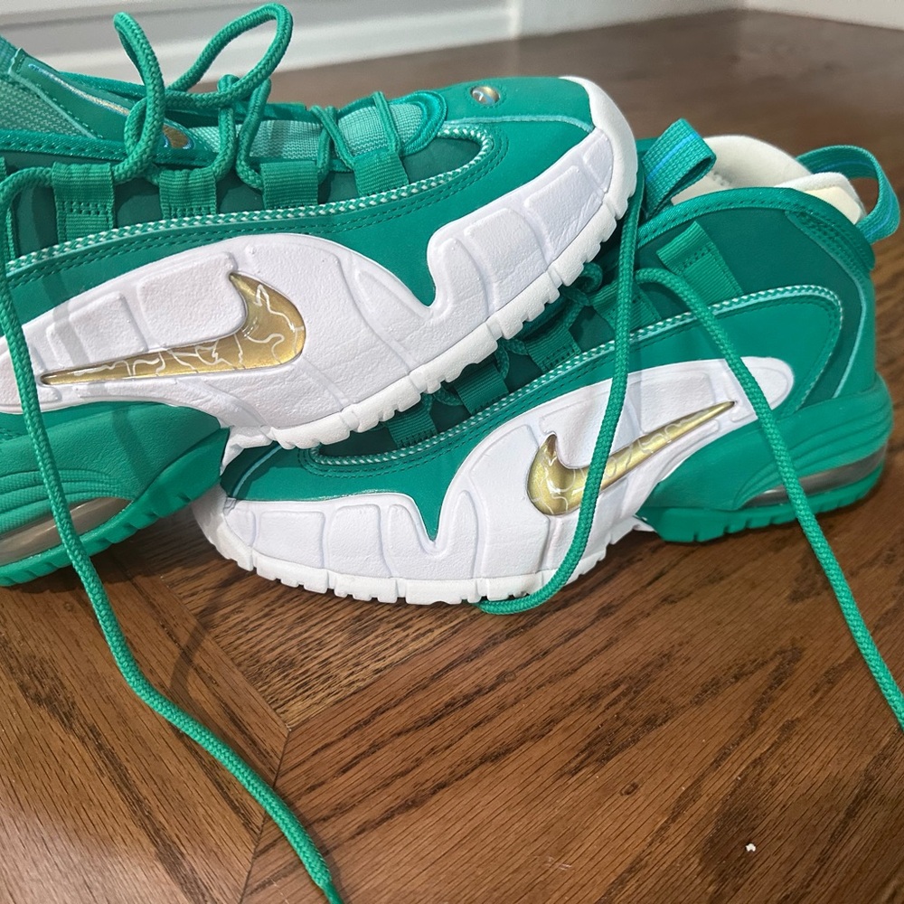 Nike Kids Stadium Green and Gold Penny 1